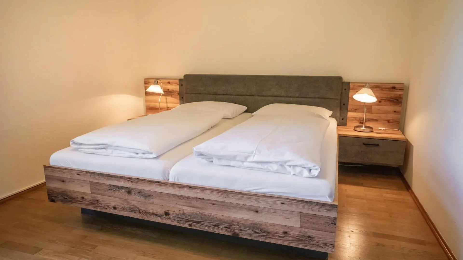 Homestay Johannes Schloessl - Gaestehaus Der Pallottiner Am Moenchsberg Salzburg