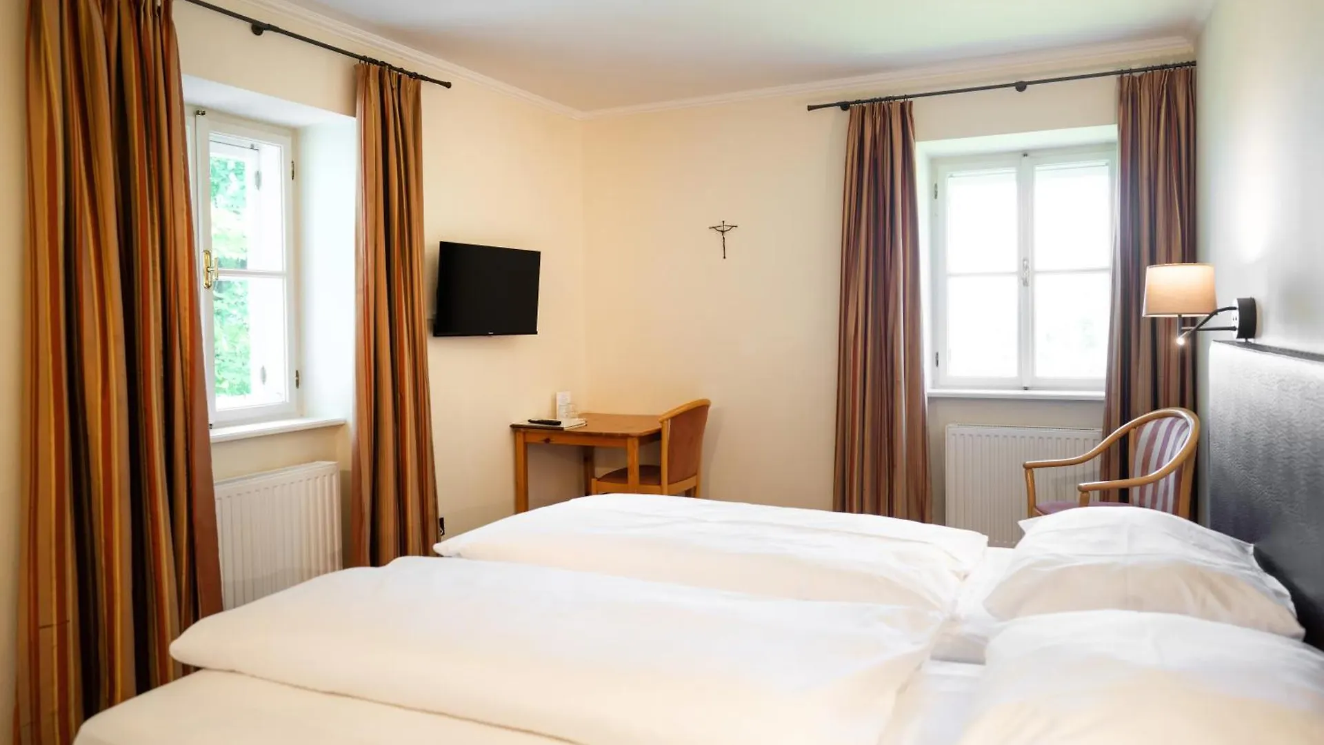Homestay Johannes Schloessl - Gaestehaus Der Pallottiner Am Moenchsberg Salzburg