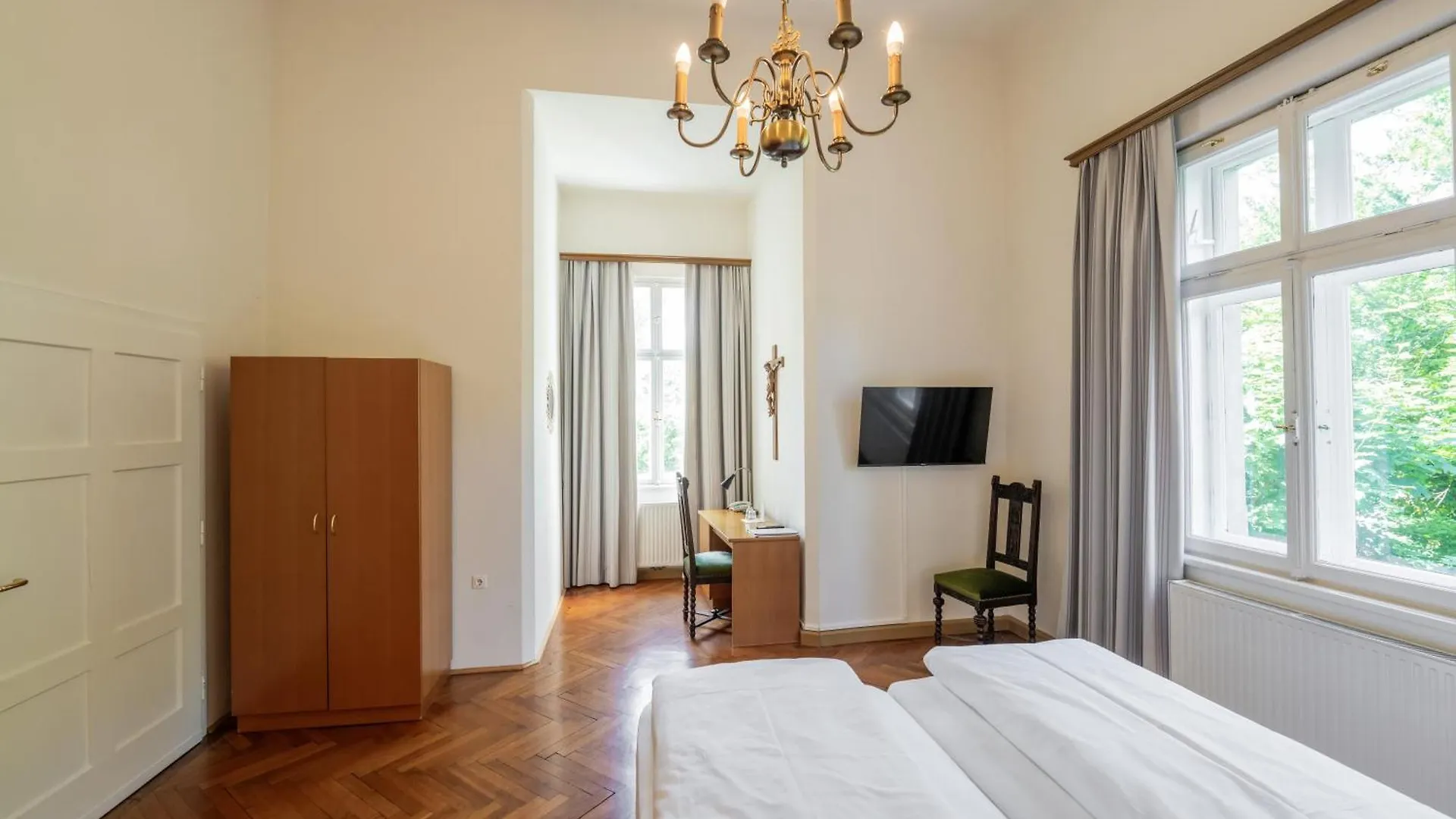 Homestay Johannes Schloessl - Gaestehaus Der Pallottiner Am Moenchsberg Salzburg