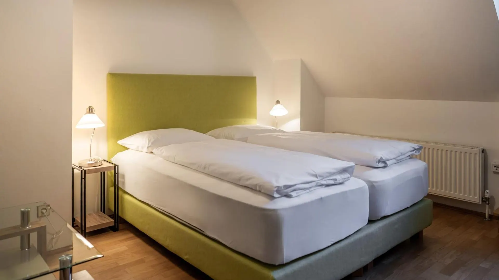 Homestay Johannes Schloessl - Gaestehaus Der Pallottiner Am Moenchsberg Salzburg