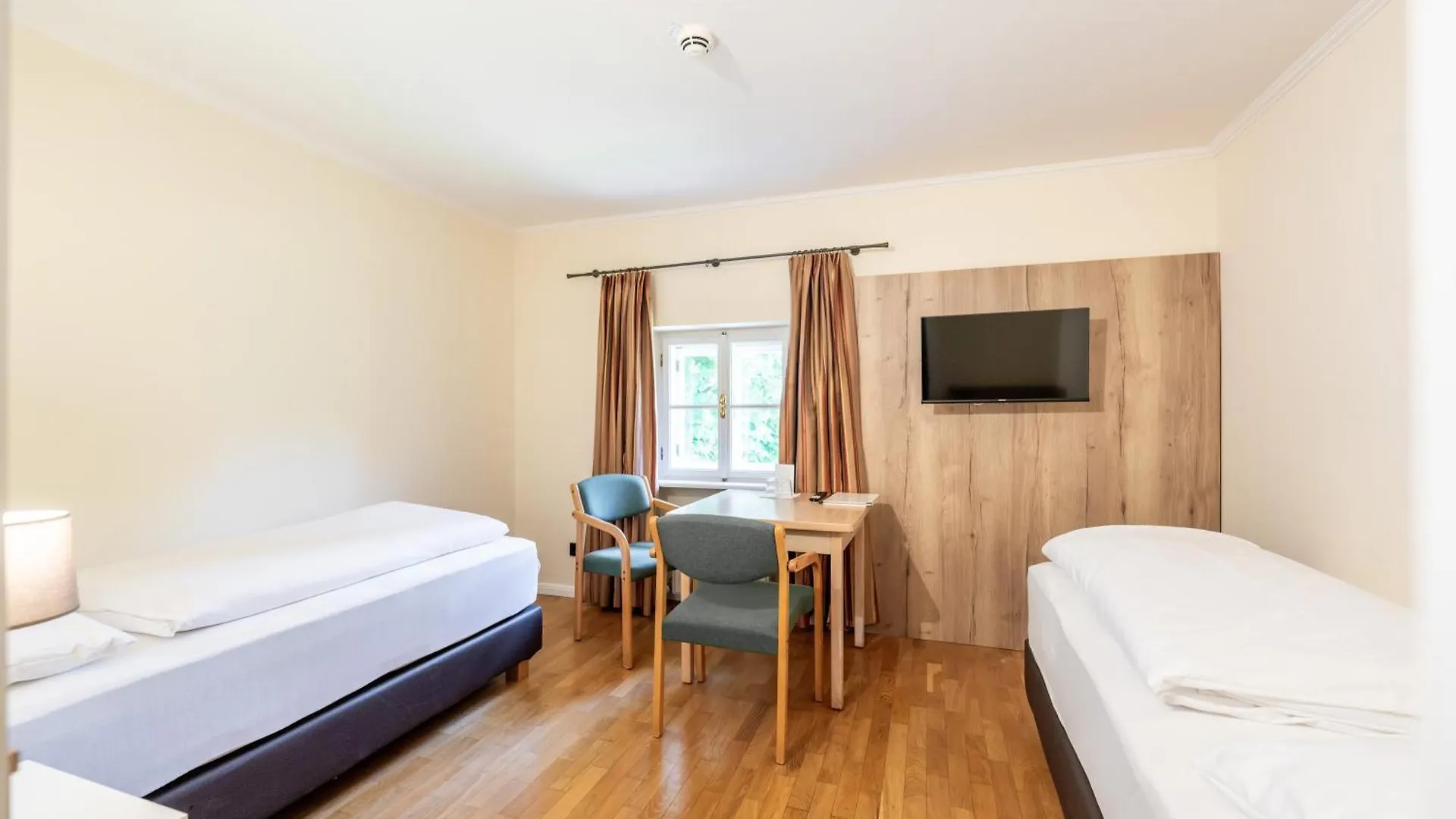 Homestay Johannes Schloessl - Gaestehaus Der Pallottiner Am Moenchsberg Salzburg