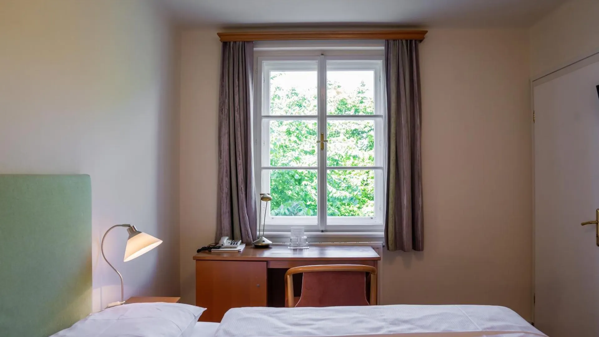 Johannes Schloessl - Gaestehaus Der Pallottiner Am Moenchsberg Salzburg Homestay